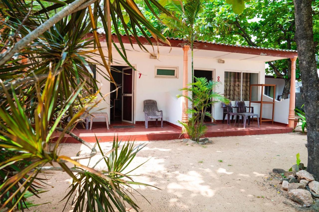 Golden Beach Cottages Trincomalee Exterior foto