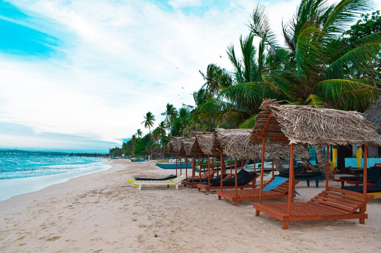 Golden Beach Cottages Trincomalee Exterior foto