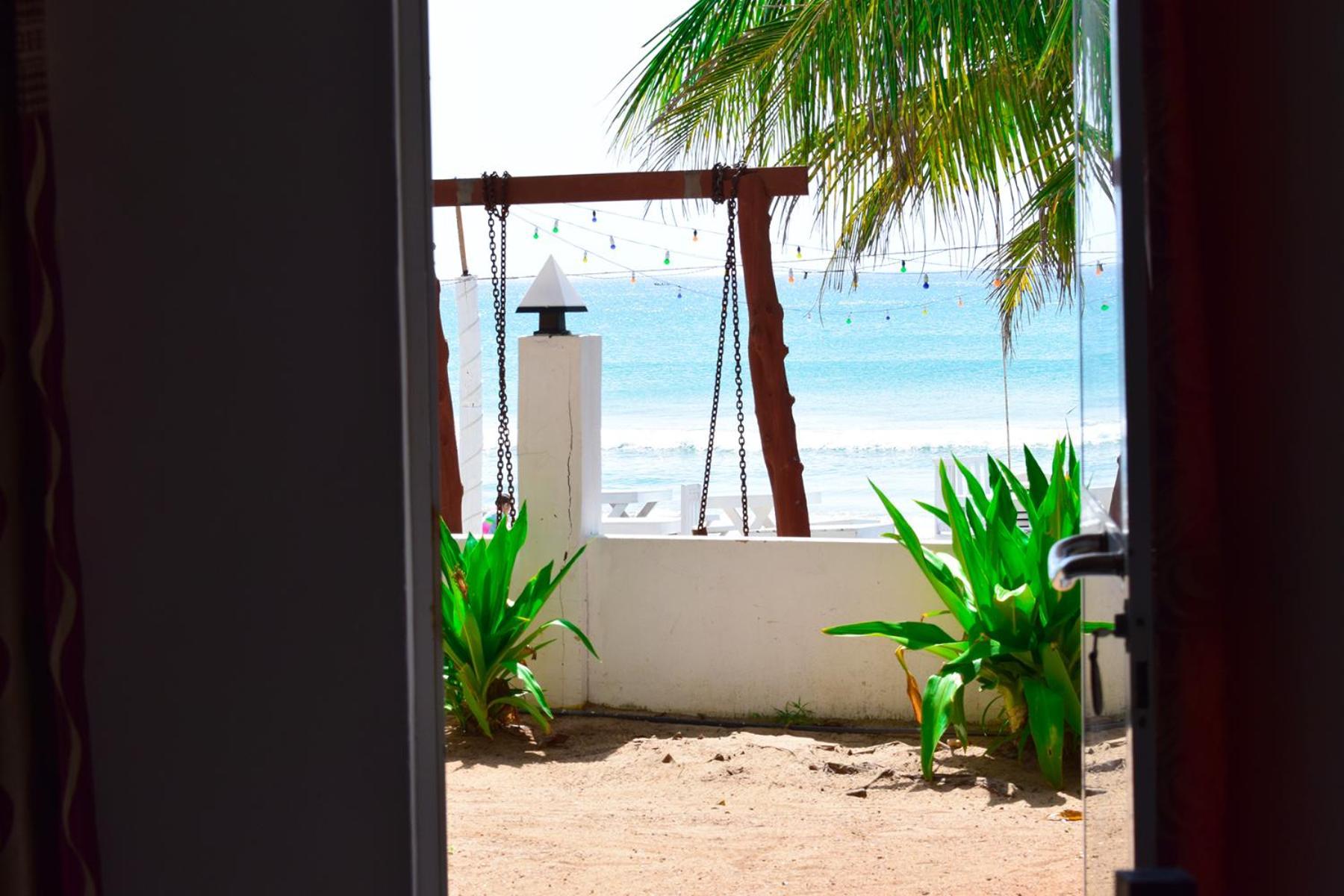 Golden Beach Cottages Trincomalee Exterior foto